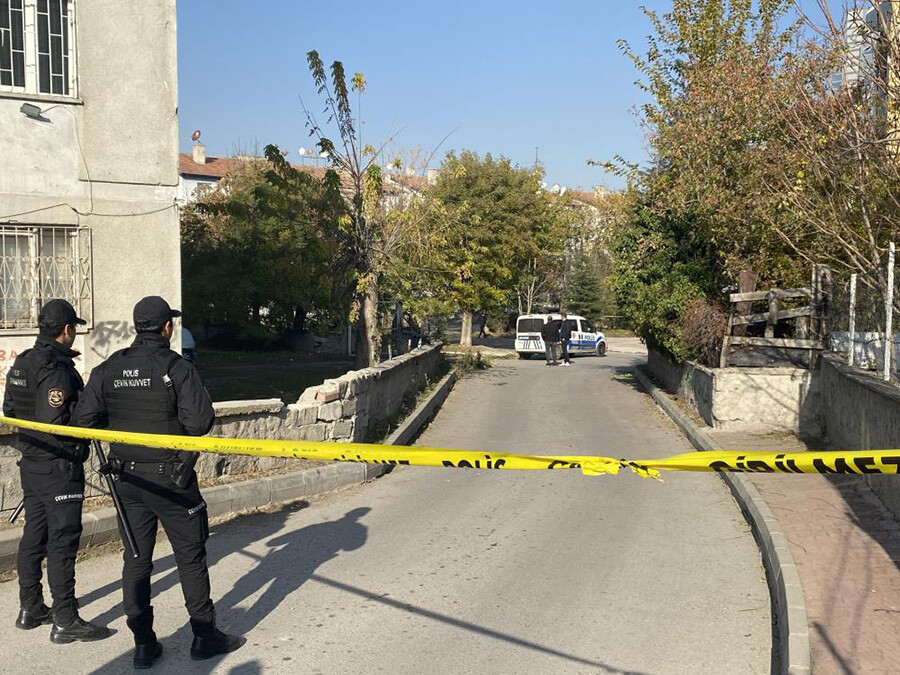 Ankara'da bir evde ölü bulunan 5 Afgan'ın kimlikleri belli oldu Ankara'da bir evde ölü bulunan 5 Afgan'ın kimlikleri belli oldu