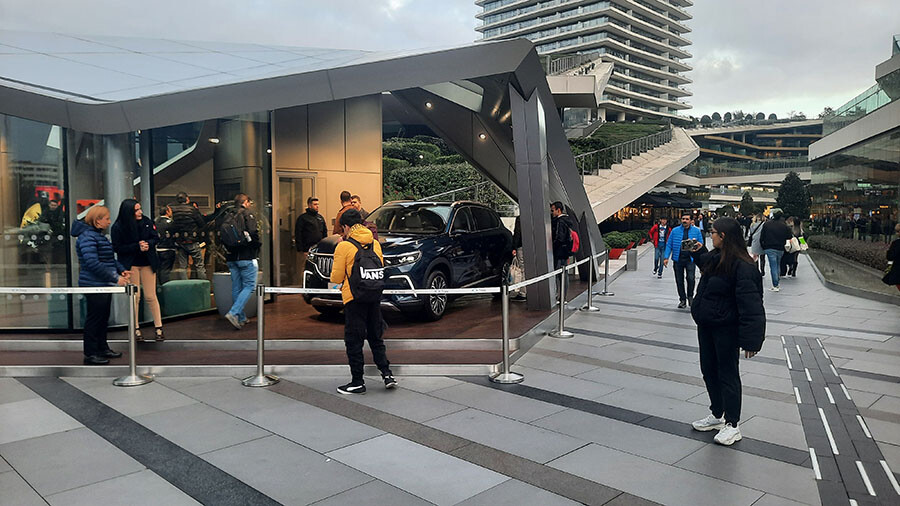 Togg, İstanbul'da sergilendi! Vatandaşlar hayran kaldı