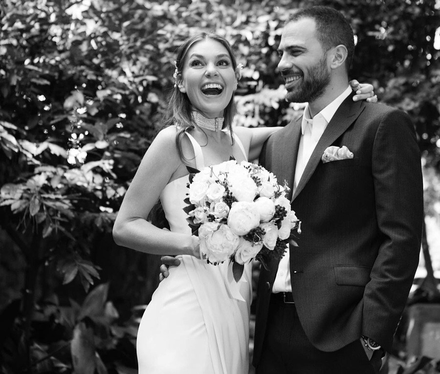 Sürpriz nikah: Aslı Enver ile Berkin Gökbudak evlendi Sürpriz nikah: Aslı Enver ile Berkin Gökbudak evlendi
