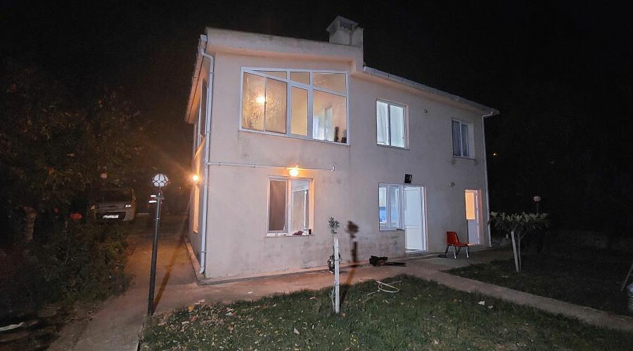 Kiralık villada kenevir yetiştiriciliği! Gizli odalar polisi bile şaşırttı… Kiralık villada kenevir yetiştiriciliği! Gizli odalar polisi bile şaşırttı…