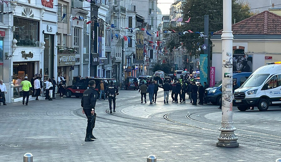 Son dakika haberi! İstiklal Caddesi'nde bombalı saldırı: 6 ölü, 81 yaralı Son dakika haberi! İstiklal Caddesi'nde bombalı saldırı: 6 ölü, 81 yaralı