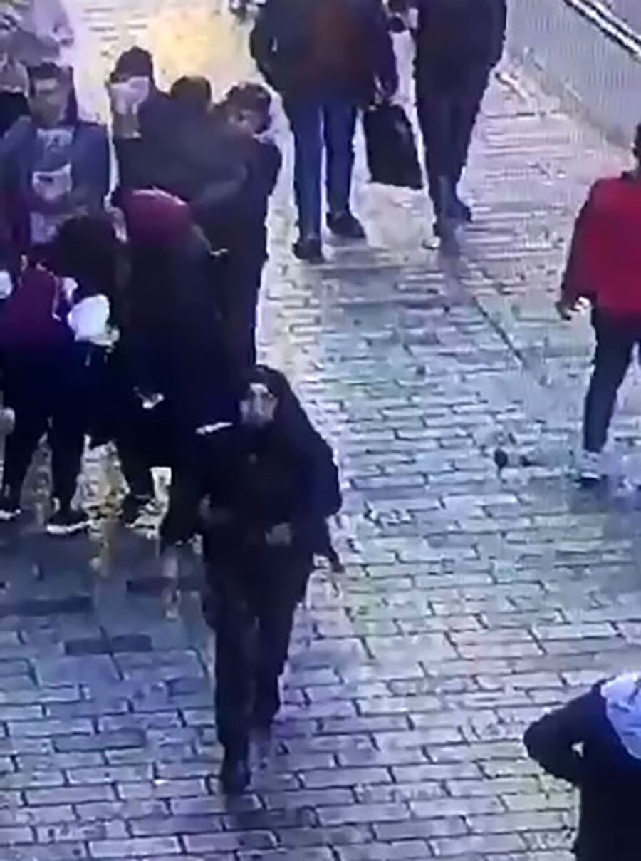İstiklal Caddesi'ndeki terör saldırısında gözaltı sayısı 48'e çıktı İstiklal Caddesi'ndeki terör saldırısında gözaltı sayısı 48'e çıktı