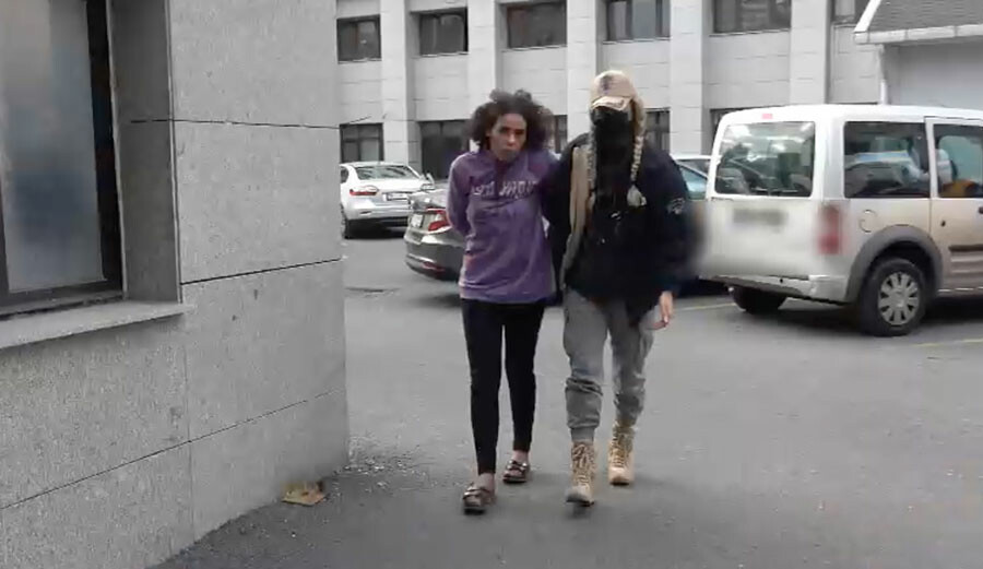 Son dakika: İstiklal Caddesi'ni kana bulayan teröristin yakalanma anı Son dakika: İstiklal Caddesi'ni kana bulayan teröristin yakalanma anı