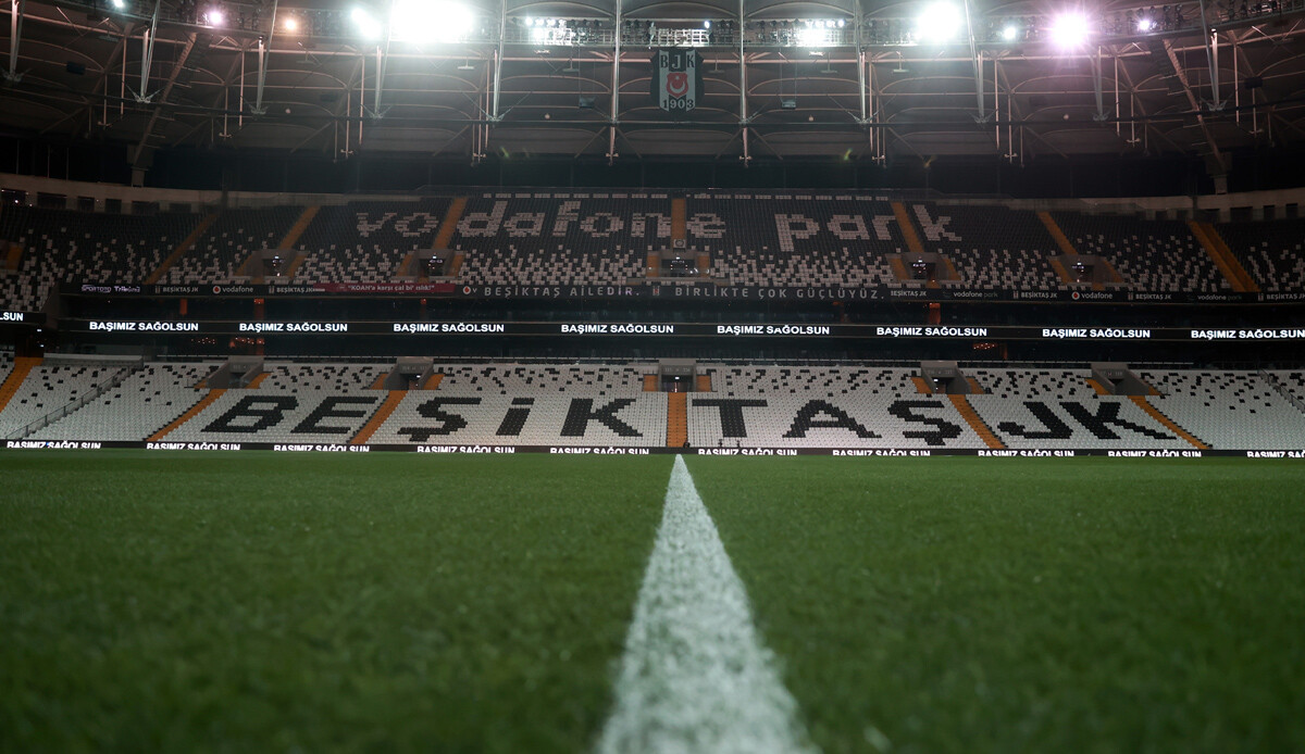 Taksim'de kara gece! Beşiktaş Antalyaspor maçı güvenlik nedeniyle ertelendi Taksim'de kara gece! Beşiktaş Antalyaspor maçı güvenlik nedeniyle ertelendi