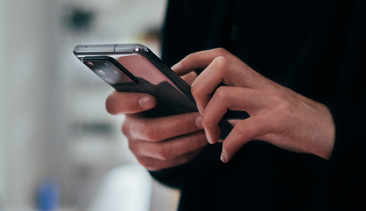 E-hastalıklara dikkat: 'Nomofobi' artıyor! Sinsi algoritmalara karşı uzmanlar uyardı Google'dan endişelendiren açıklama: Üç popüler telefon modelinde tehlikeli  güvenlik açığı | Türkiye Gazetesi