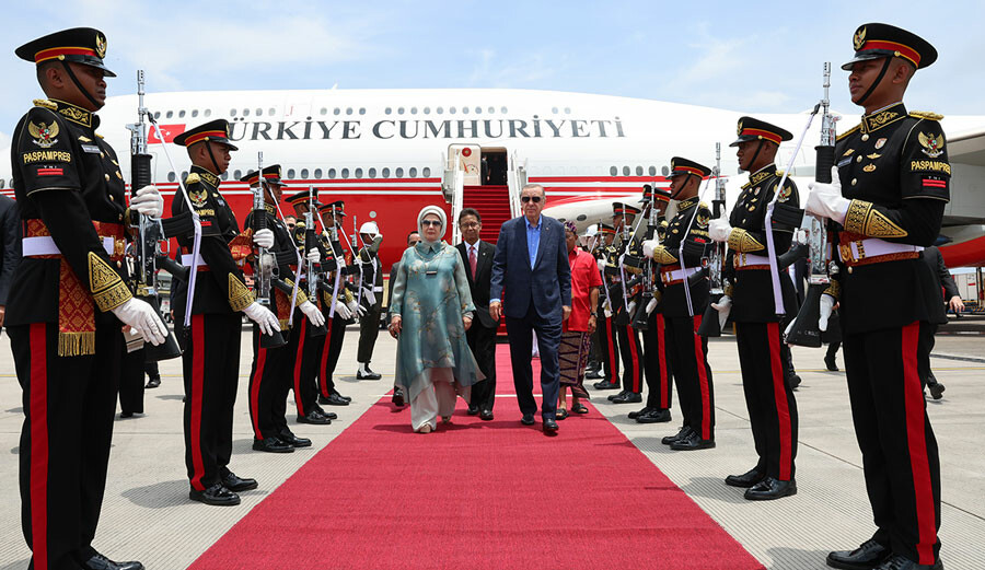 Cumhurbaşkanı Erdoğan G20 Zirvesi için Endonezya'da Cumhurbaşkanı Erdoğan G20 Zirvesi için Endonezya'da