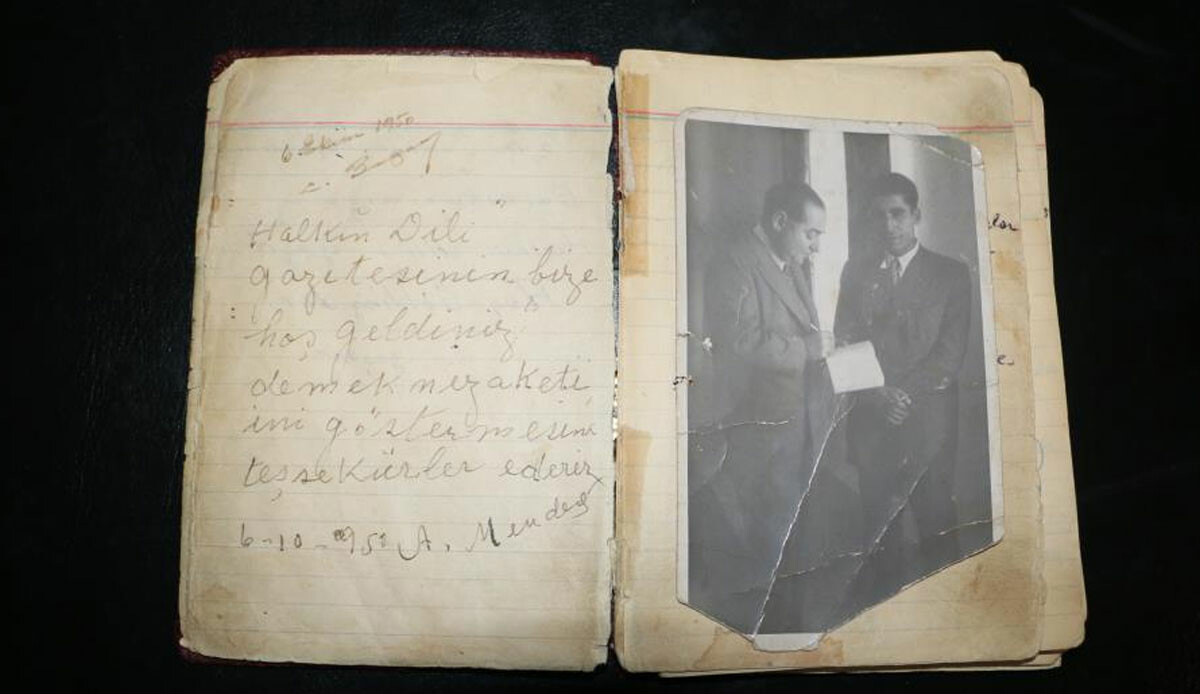 Bu defter tam 72 yıllık, gözü gibi sakınıyor: Menderes'ten Demirel'e kadar birçok devlet adamı buraya yazdı