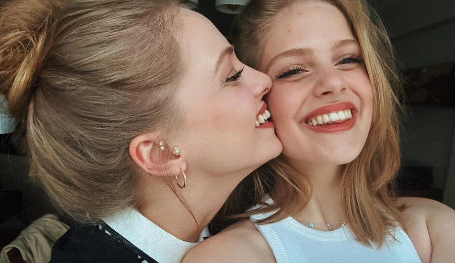 Oyuncu İpek Filiz Yazıcı kardeşiyle poz verdi, fotoğrafı görenler şaşırdı: “Hangisi sensin?” Oyuncu İpek Filiz Yazıcı kardeşiyle poz verdi, fotoğrafı görenler şaşırdı: “Hangisi sensin?”
