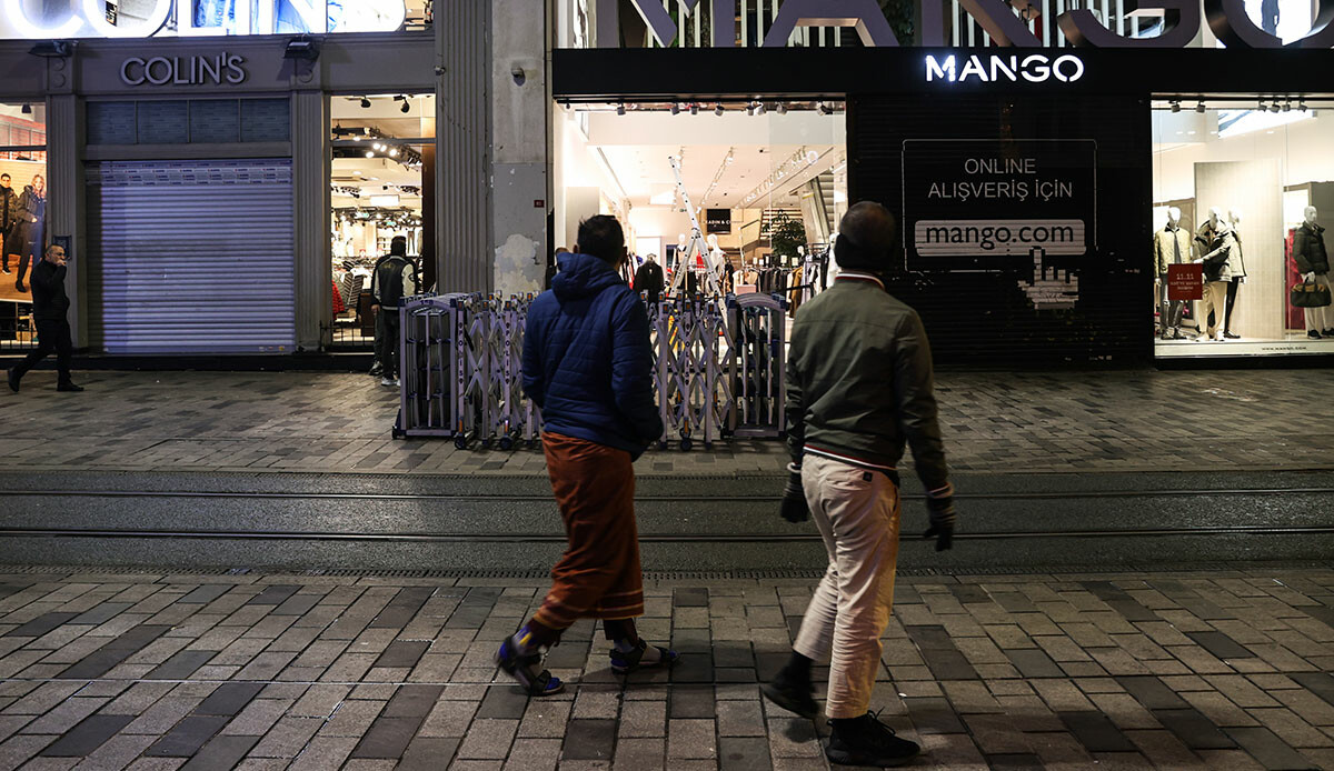 Patlamadan sonra İstiklal caddesi: Yaya trafiğine açıldı, banklar kaldırıldı