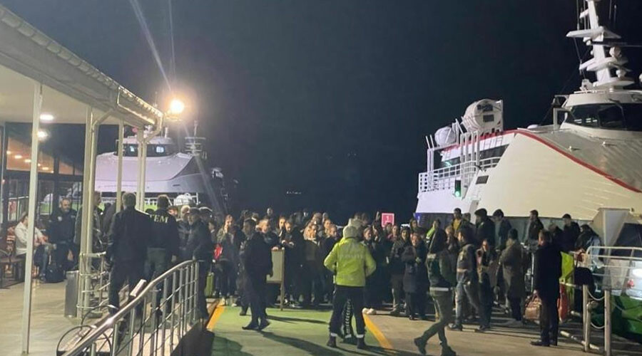 Feribotu kaçırdığı için bomba ihbarında bulunmuştu… Adliyeye sevk edildi! Feribotu kaçırdığı için bomba ihbarında bulunmuştu… Adliyeye sevk edildi!