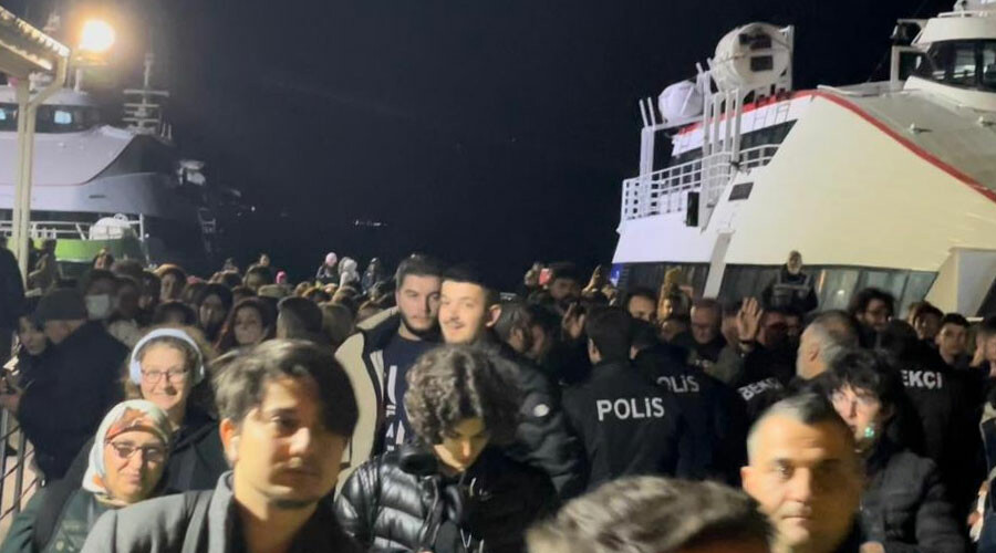 Feribotu kaçırdığı için bomba ihbarında bulunmuştu… Adliyeye sevk edildi! Feribotu kaçırdığı için bomba ihbarında bulunmuştu… Adliyeye sevk edildi!
