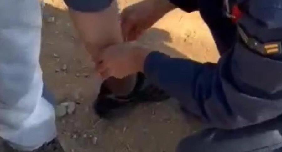 1,5 kilogram kubar esrarla yakalandı, çorabından bile çıktı