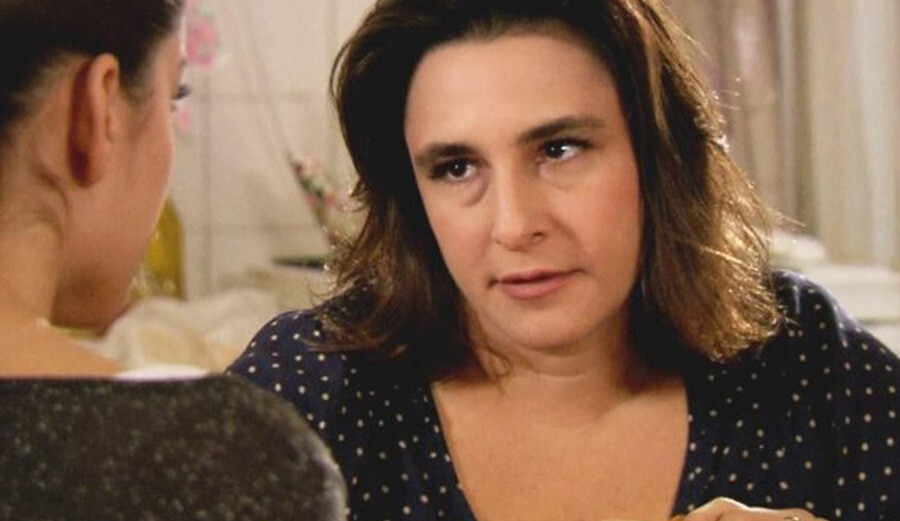 Oyuncu Esra Dermancıoğlu “Yardım istiyorum” diyerek hastalığını açıkladı