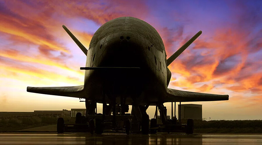 ABD Uzay Komutanlığının 'gizli' uzay savaş uçağı X-37B rekor kırarak Dünya'ya döndü ABD Uzay Komutanlığının 'gizli' uzay savaş uçağı X-37B rekor kırarak Dünya'ya döndü