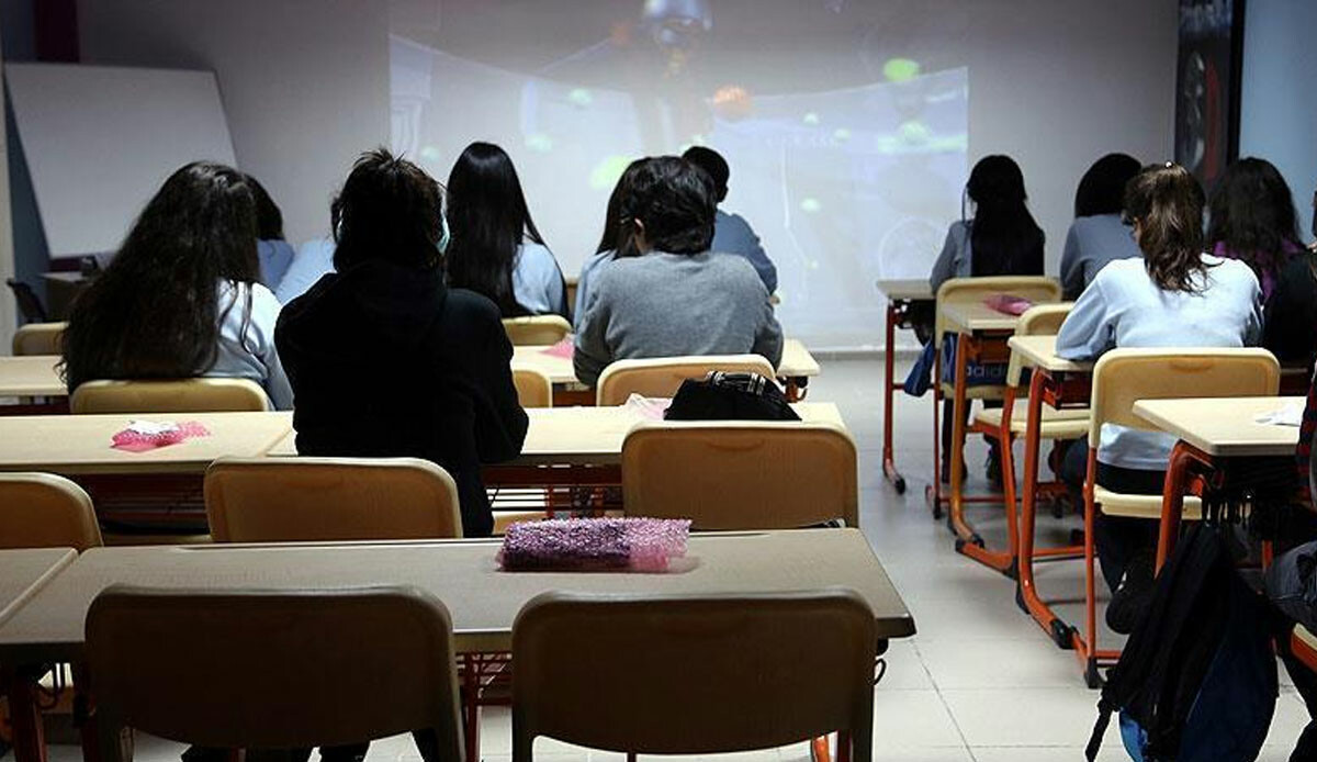 Okullarda yeni dönem! Ortaöğretim Kurumları Yönetmeliği'nde değişti: İzinsiz görüntü çekip paylaşmak disiplin suçu