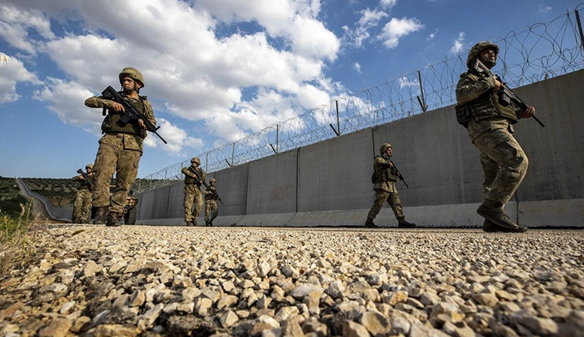 PKK ve FETÖ üyeliğinden dosyaları var! Yunanistan’a kaçmak isteyen 3 kişi yakalandı PKK ve FETÖ üyeliğinden dosyaları var! Yunanistan’a kaçmak isteyen 3 kişi yakalandı