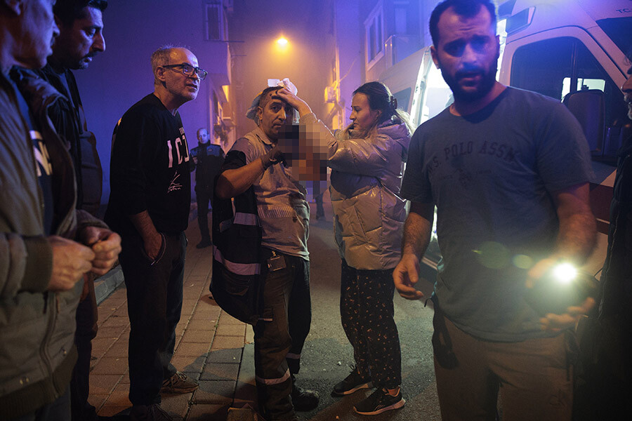 Fatih'te bir evde doğalgaz patladı, 10 kişi yaralandı Fatih'te bir evde doğalgaz patladı, 10 kişi yaralandı