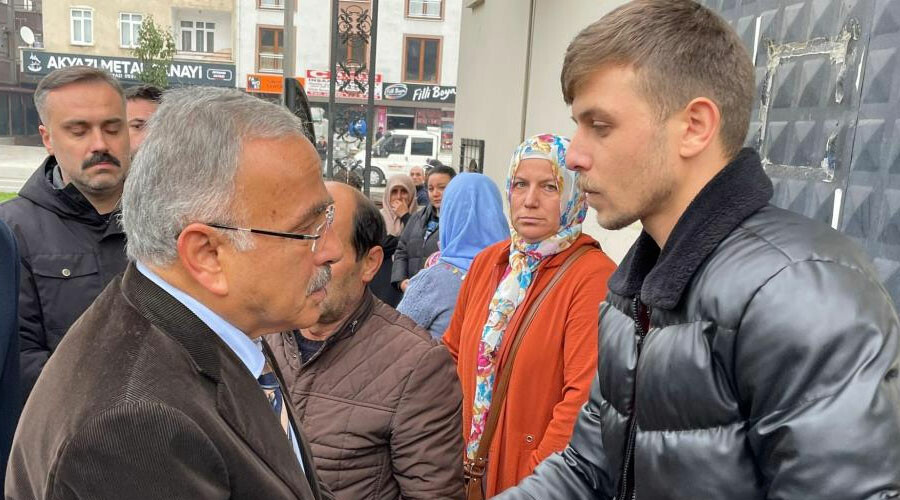 Temizlik işçisi köpeklerden kaçarken canından oldu Temizlik işçisi köpeklerden kaçarken canından oldu