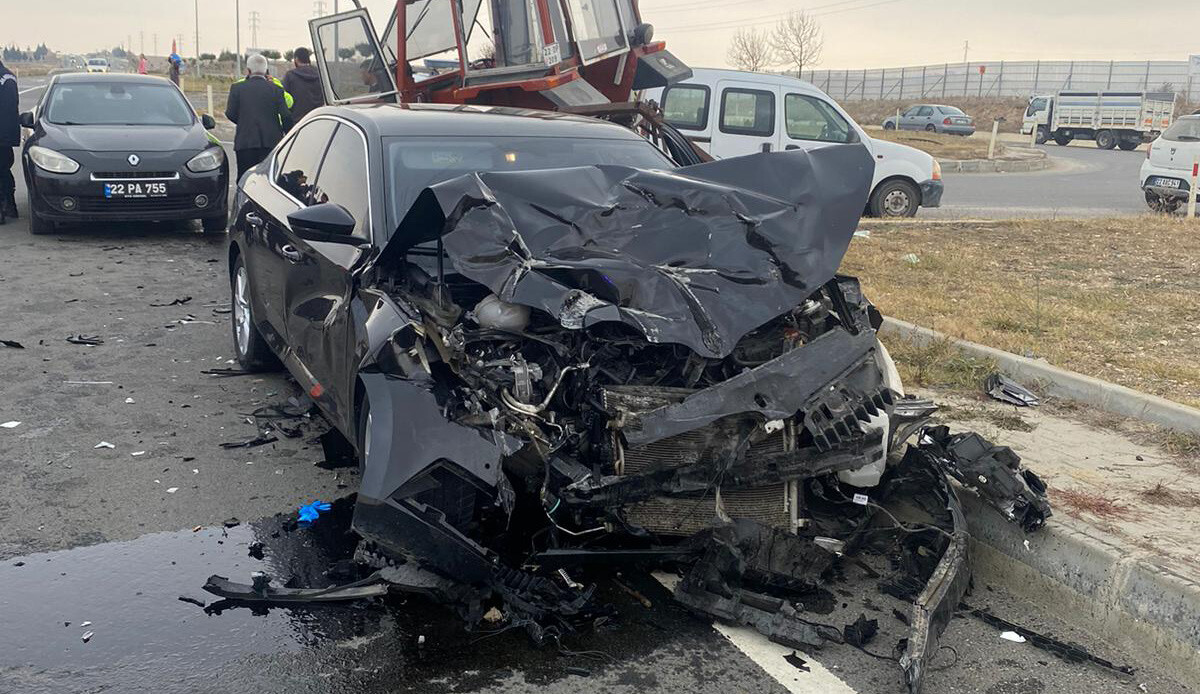 Enez Belediye Başkanı Özkan Günenç kaza yaptı: Makam aracı hurdaya döndü