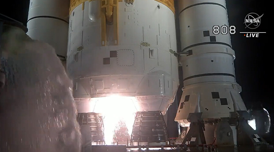 NASA milyonları ekranlara kilitledi... Devasa roket fırlatıldı, 50 yıl sonra Ay'a yolculuk başladı