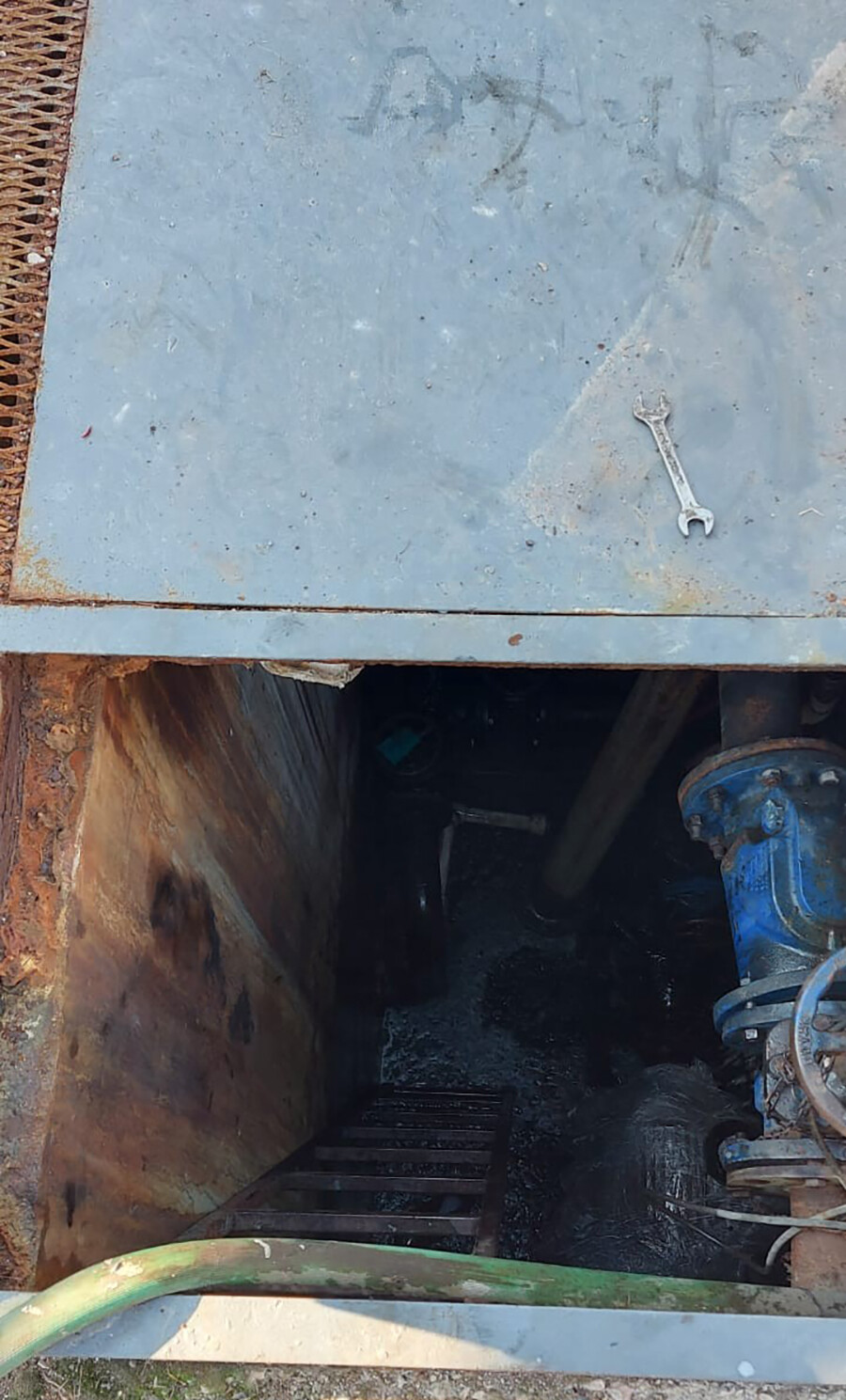 Yağ fabrikasında dehşet: 6 işçi bayıldı, 1 ölü Yağ fabrikasında dehşet: 6 işçi bayıldı, 1 ölü