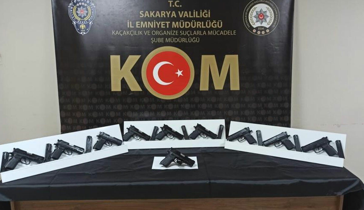 Ticari taksi değil cephane! Polis bile şaşırdı: Çok sayıda tabanca çıktı