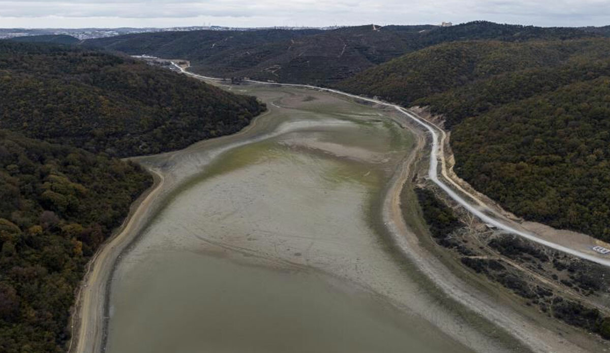 Tedirgin eden görüntüler! İstanbul’un barajları kup kuru: Kuraklık alarmları çalmaya başladı