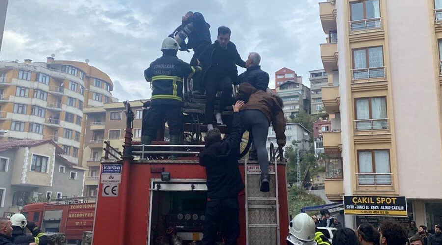 5 katlı binada yangın: Onlarca öğrenci hastanelik oldu 5 katlı binada yangın: Onlarca öğrenci hastanelik oldu