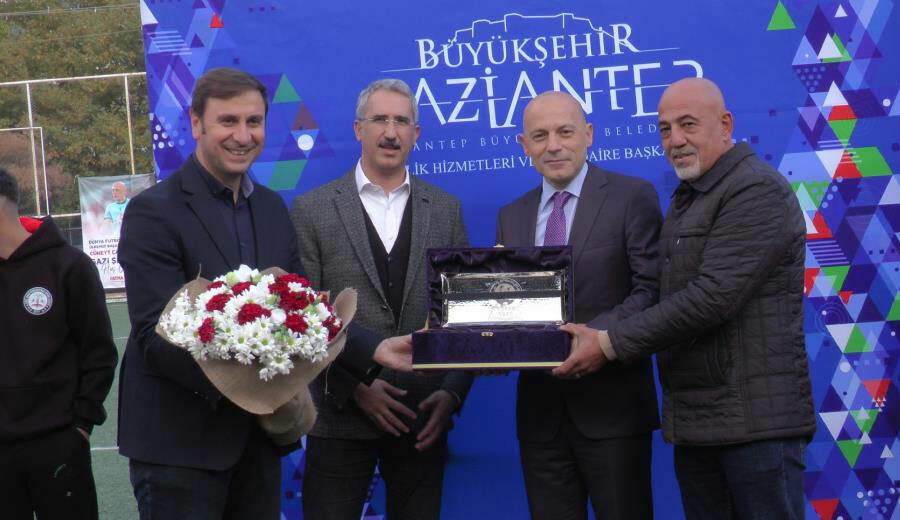 Cüneyt Çakır'a görülmemiş jübile! TFF ve UEFA, emeklilik kararı alan elit hakeme büyük bir jest yaptı Cüneyt Çakır'a görülmemiş jübile! TFF ve UEFA, emeklilik kararı alan elit hakeme büyük bir jest yaptı