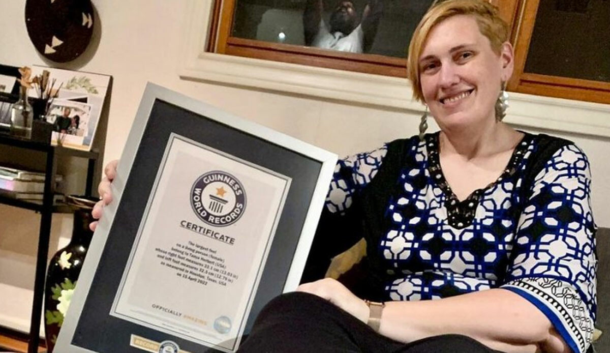 Gören bir daha bakıyor! Guinness Dünya Rekorları'na girdi: Yaşayan en uzun ayaklı kadını görünce çok şaşıracaksınız 