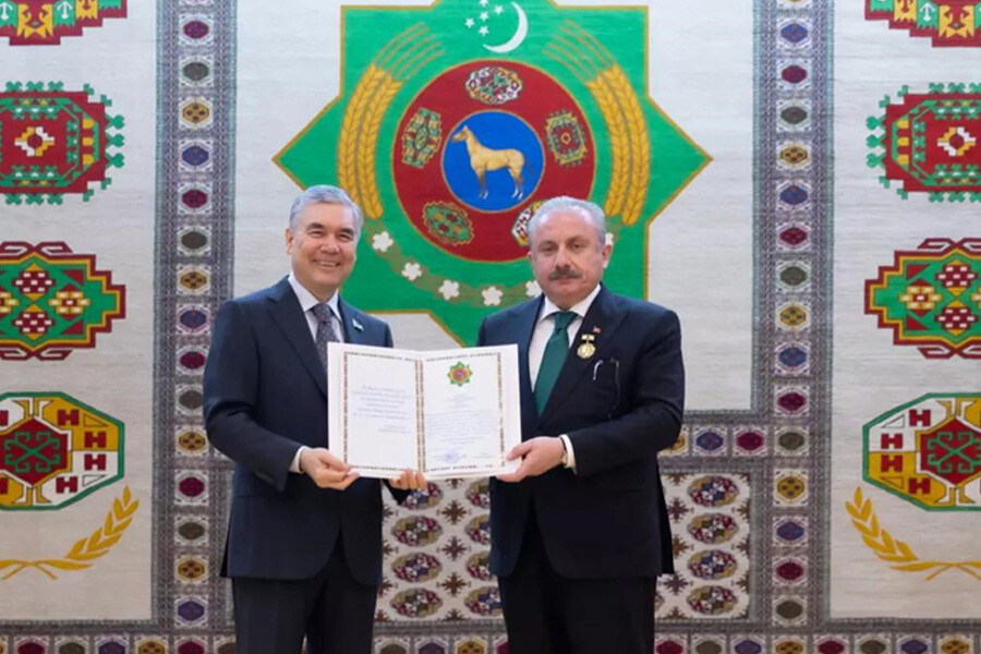 TBMM Başkanı Mustafa Şentop'a Türkmenistan'da devlet nişanı TBMM Başkanı Mustafa Şentop'a Türkmenistan'da devlet nişanı
