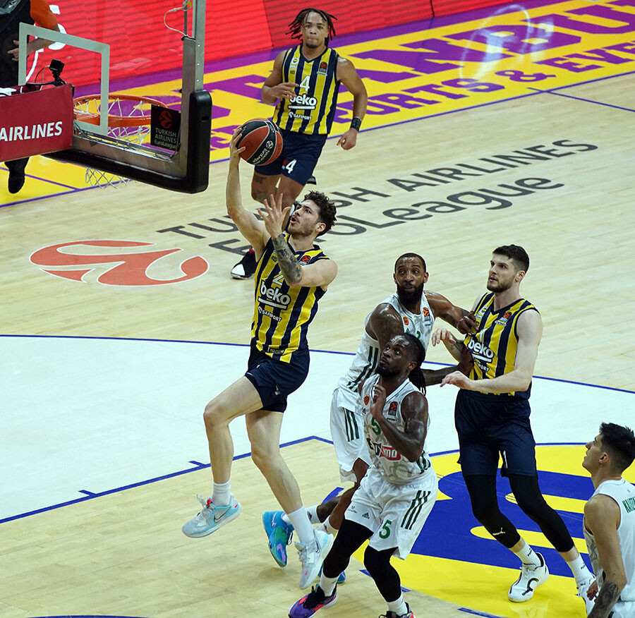 Fenerbahçe Panathinaikos'u farklı yendi