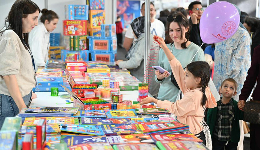 Bursalı kitapseverlerin heyecanla beklediği günler başladı Bursalı kitapseverlerin heyecanla beklediği günler başladı