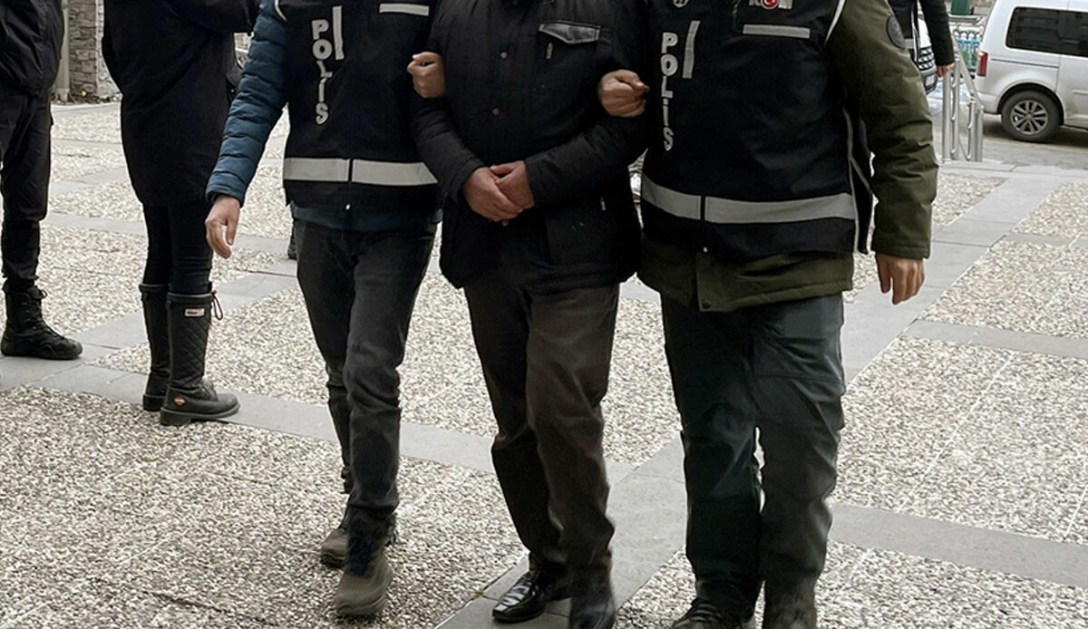 50 ilde düzenlenen 'Girdap Operasyonu'nda yeni gelişme: 252 şüpheliden 61'i tutuklandı 50 ilde düzenlenen 'Girdap Operasyonu'nda yeni gelişme: 252 şüpheliden 61'i tutuklandı