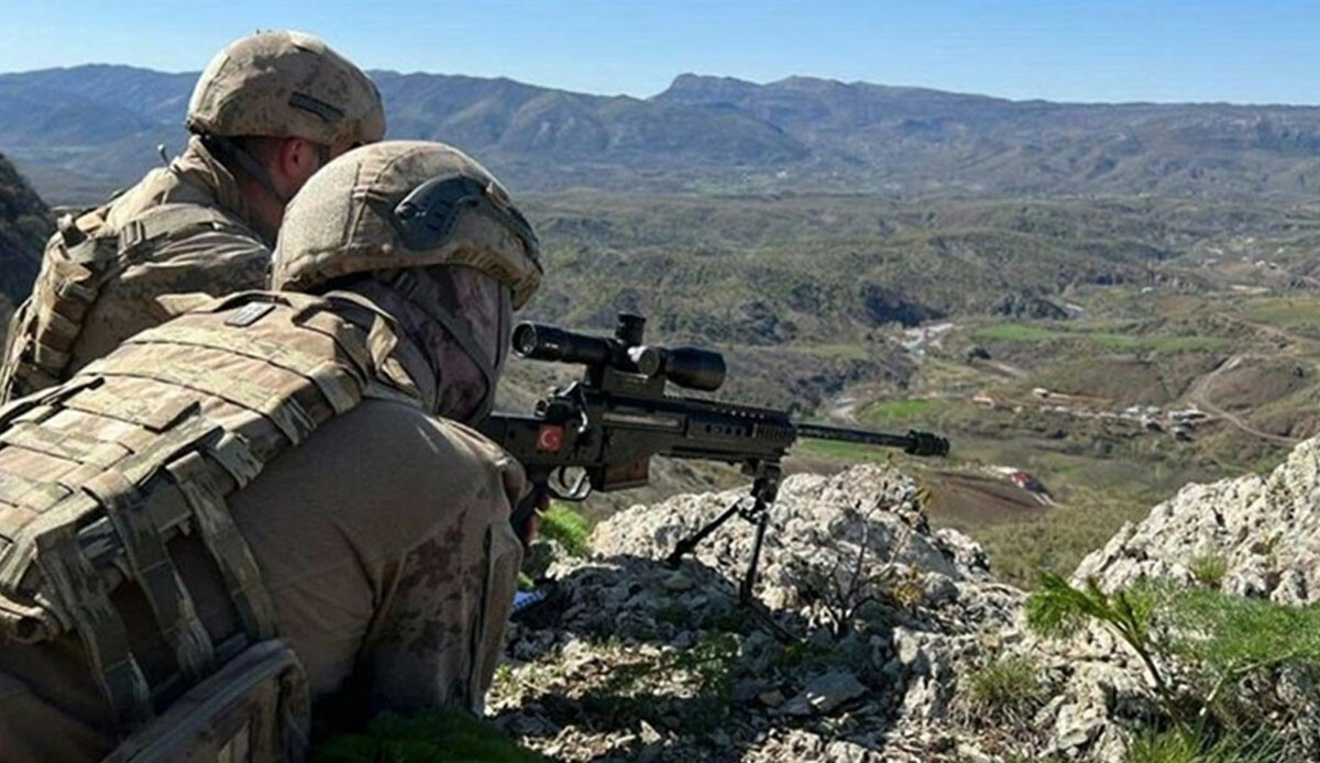 Teröristler kazdıkları hendeklere düştü! Saldırı hazırlığındaki 5 PKK/YPG'li etkisiz hale getirildi Teröristler kazdıkları hendeklere düştü! Saldırı hazırlığındaki 5 PKK/YPG'li etkisiz hale getirildi