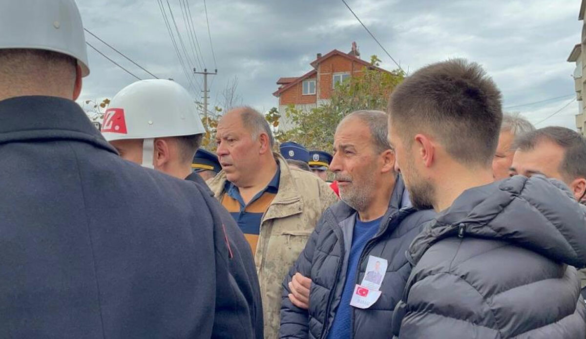 Trafik kazasında hayatını kaybeden 25 yaşındaki astsubaya acı veda! Son yolculuğuna uğurlanırken gözyaşları sel oldu Trafik kazasında hayatını kaybeden 25 yaşındaki astsubaya acı veda! Son yolculuğuna uğurlanırken gözyaşları sel oldu