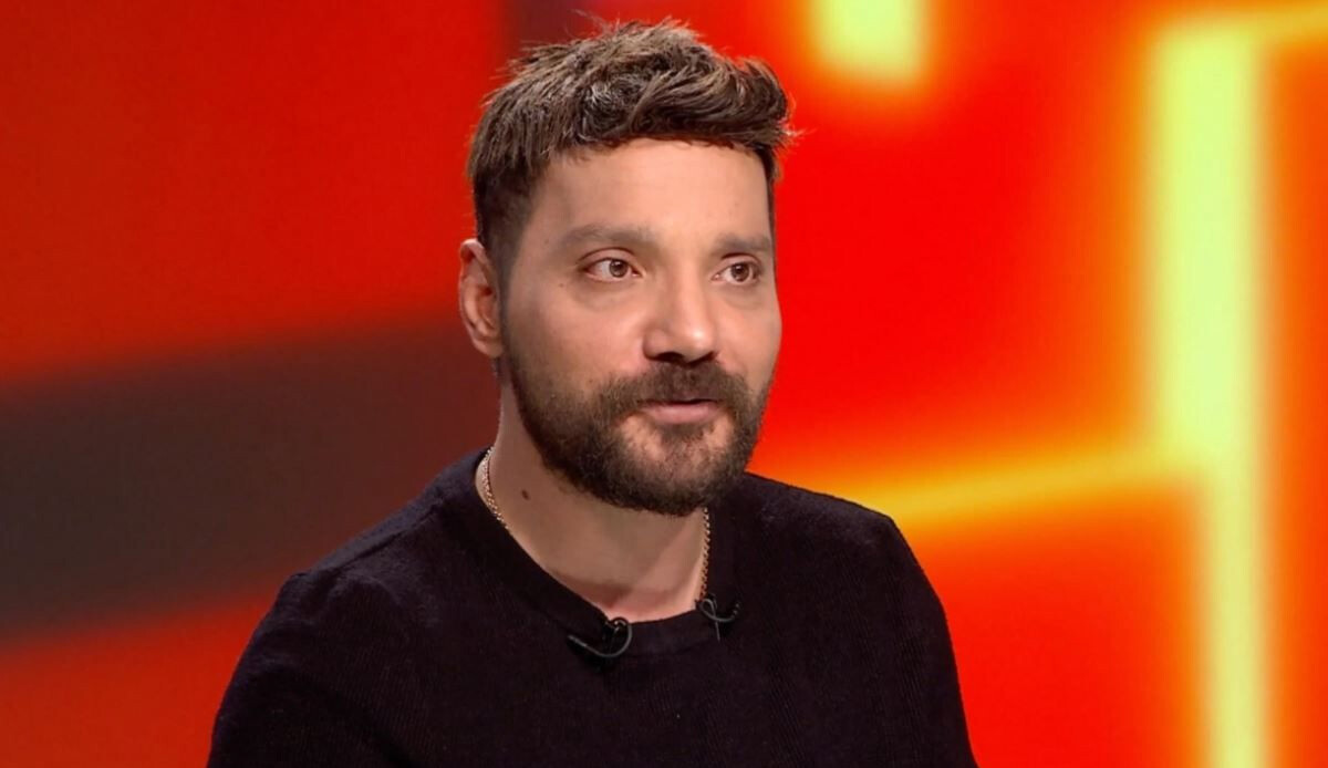 Oğuzhan Uğur emniyetin önünden fotoğrafını paylaştı, gözaltına alındığını duyurdu