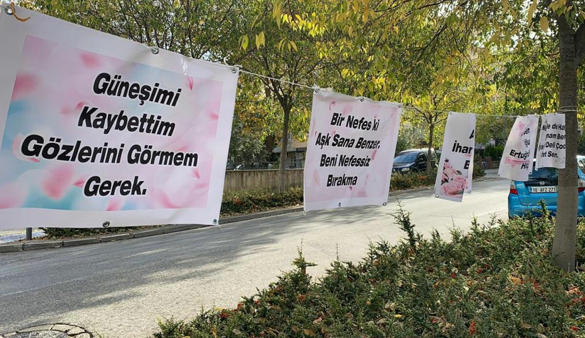 Eşine kendisini affettirmek için sokağı pankartlarla donattı: “Affet bu delini”
