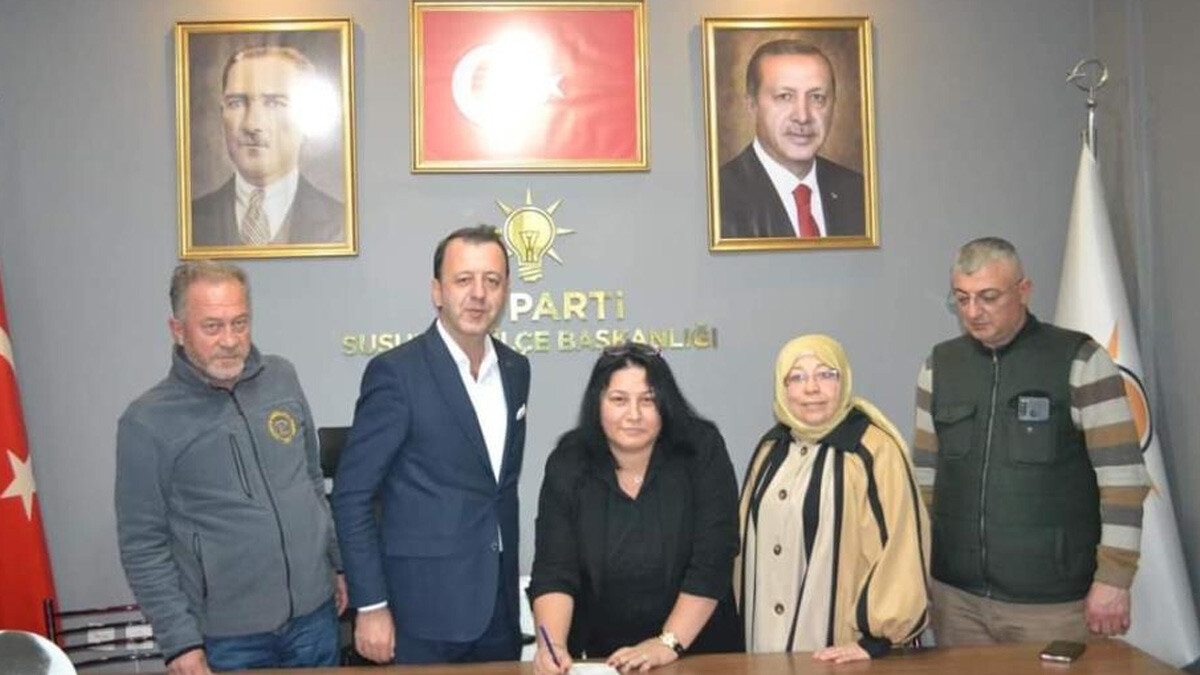 İYİ Partili Ayşegül Eltimur, AK Parti'ye katıldı İYİ Partili Ayşegül Eltimur, AK Parti'ye katıldı