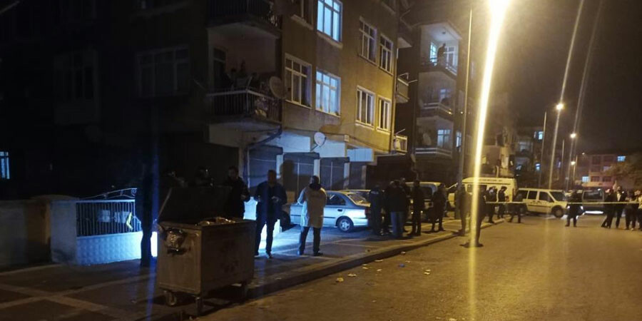 Yardıma giden ekibe bıçaklı saldırı! 1'i bekçi 3'ü polis 4 yaralı Yardıma giden ekibe bıçaklı saldırı! 1'i bekçi 3'ü polis 4 yaralı