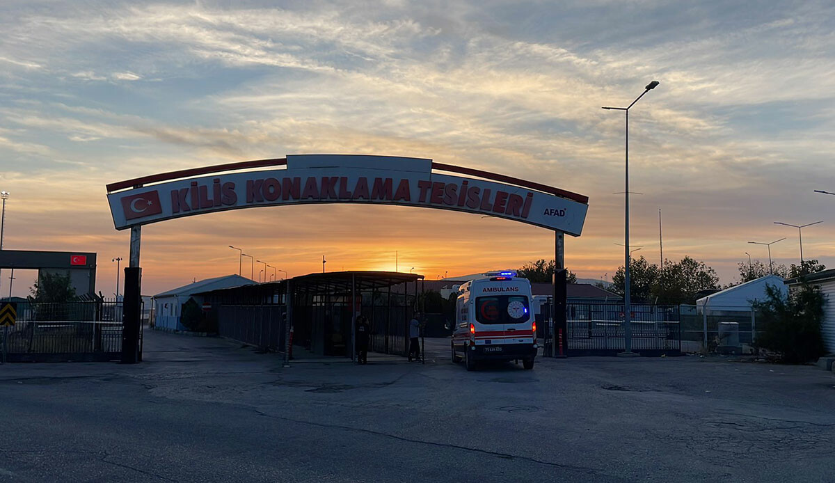 Son dakika! Kilis Öncüpınar Sınır Kapısı bölgesine roket atıldı: 1 asker ve 2 özel harekat polisi yaralı Son dakika! Kilis Öncüpınar Sınır Kapısı bölgesine roket atıldı: 1 asker ve 2 özel harekat polisi yaralı