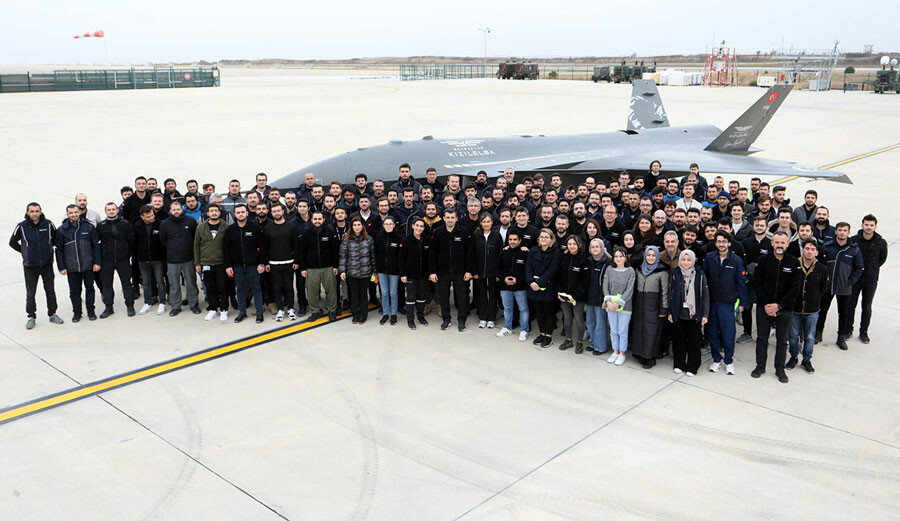 Kızılelma müjdesini Selçuk Bayraktar paylaştı! Türkiye'nin ilk insansız savaş uçağı testleri başarıyla tamamladı