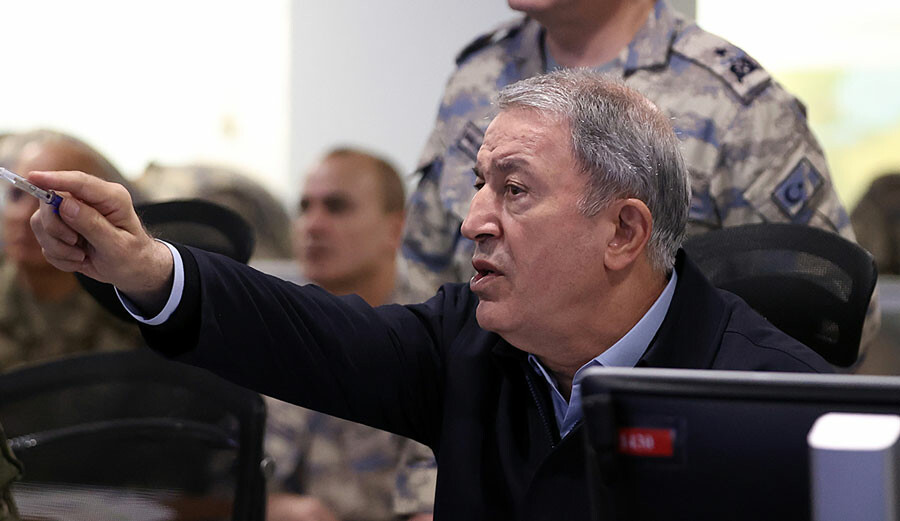 Bakan Akar'dan 'Pençe-Kılıç' açıklaması: Teröristlerin inleri başlarına yıkıldı Bakan Akar'dan 'Pençe-Kılıç' açıklaması: Teröristlerin inleri başlarına yıkıldı