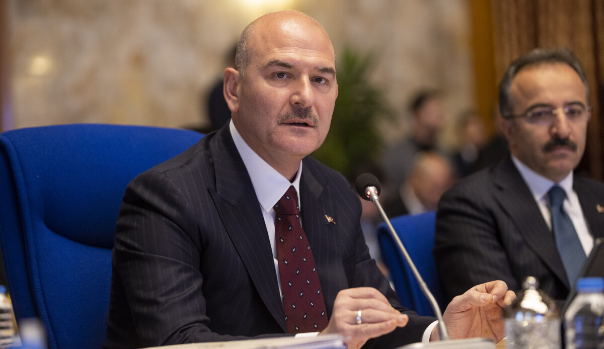 Bakan Soylu İstiklal patlamasının detaylarını anlattı: 14 ev bastık 13’ü boş çıktı Bakan Soylu İstiklal patlamasının detaylarını anlattı: 14 ev bastık 13’ü boş çıktı
