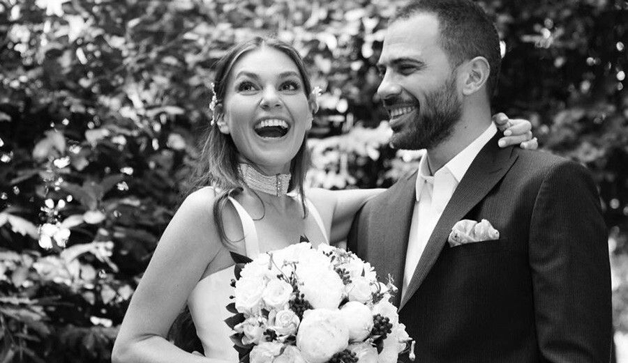 Geçtiğimiz hafta evlenen Aslı Enver’den güzel haber: Bebek geliyor Geçtiğimiz hafta evlenen Aslı Enver’den güzel haber: Bebek geliyor