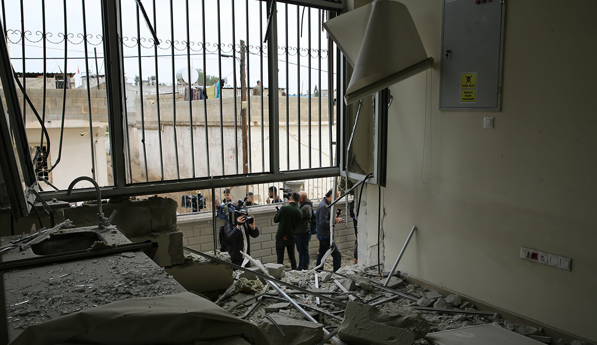 1'i çocuk, 1'i öğretmen toplamda 3 kişi hayatını kaybetti... Hain PKK'nın düzenlediği roketli saldırıda hasar gören okul görüntülendi