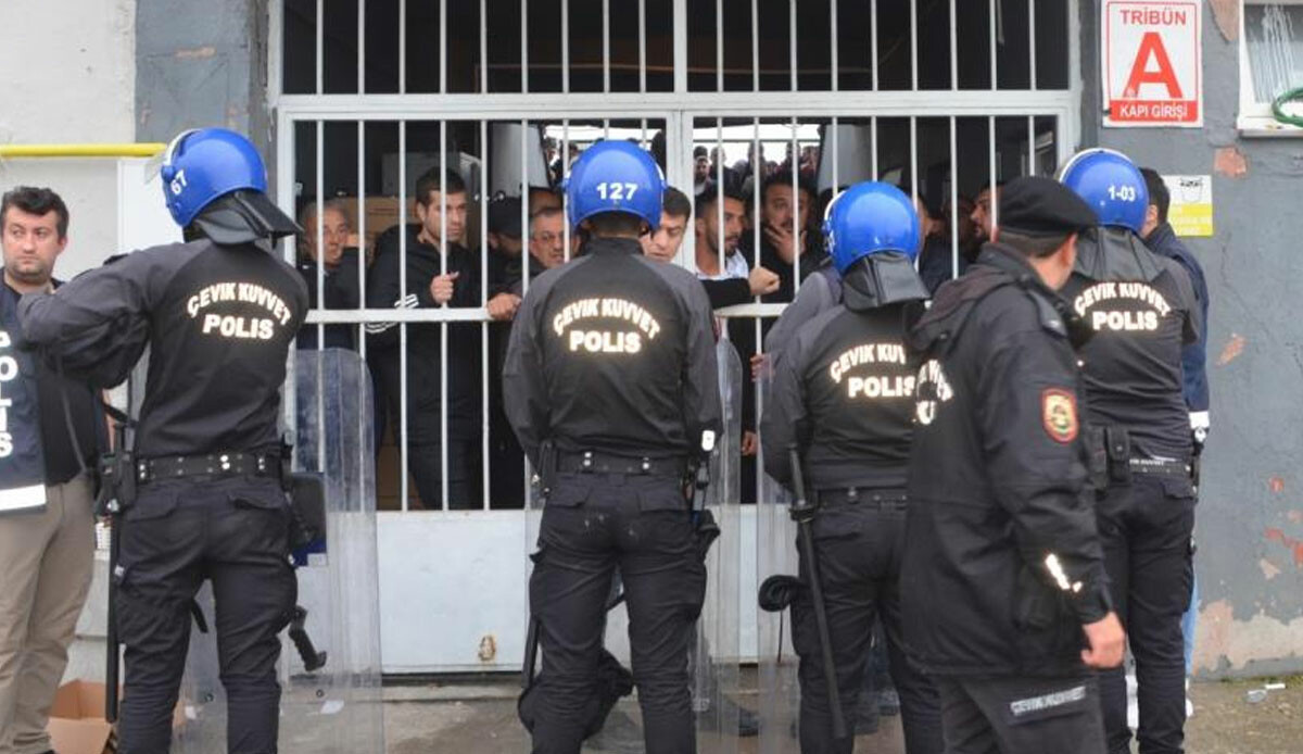 Amatör Lig maçında sıcak dakikalar! Yönetim birbirine girdi Amatör Lig maçında sıcak dakikalar! Yönetim birbirine girdi
