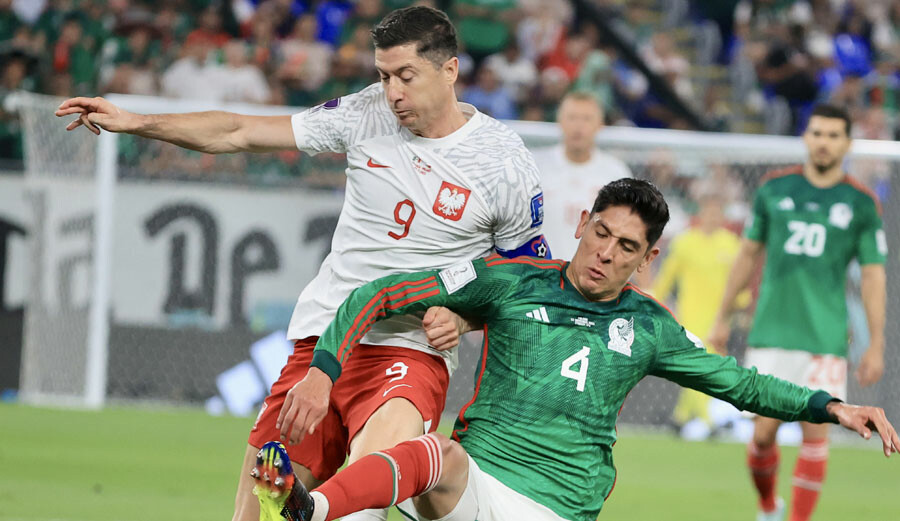 Lewandowski'ye geçit yok! Meksika'nın efsane kalecisi Ochoa yine kalesinde devleşti Lewandowski'ye geçit yok! Meksika'nın efsane kalecisi Ochoa yine kalesinde devleşti