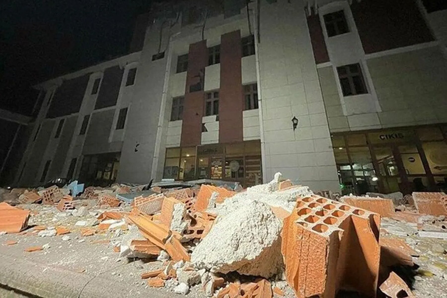 Düzce'de adliye binası depremde hasar gören tek kamu binası oldu