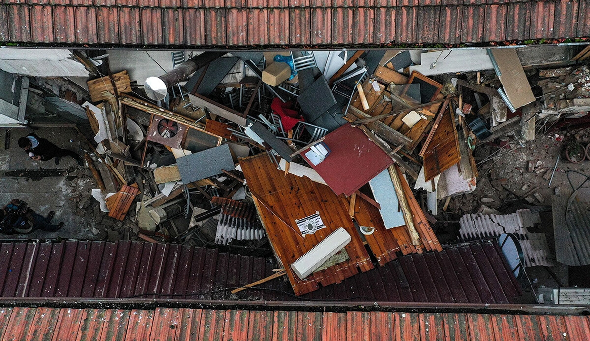 Düzce'deki depremden acı haber! Kaçarken düştü, beyin kanaması geçirerek hayatını kaybetti